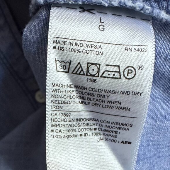 Old Navy Women's Large "The Classic" Button Down Chambray Long Sleeve Shirt - Picture 7 of 7